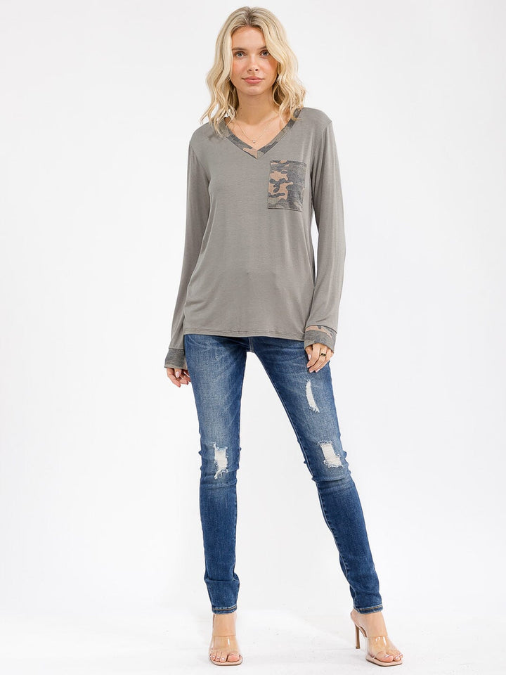 WOMEN'S LONG SLEEVE V-NECK FRONT POCKET CAMO PRINT LOOSE FIT TOP