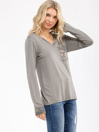 WOMEN'S LONG SLEEVE V-NECK FRONT POCKET CAMO PRINT LOOSE FIT TOP