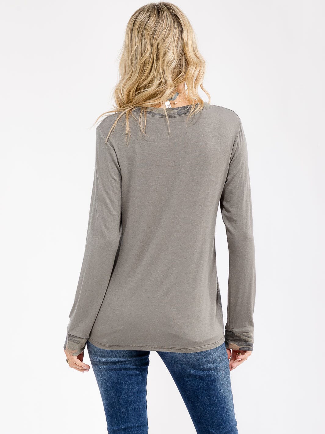 WOMEN'S LONG SLEEVE V-NECK FRONT POCKET CAMO PRINT LOOSE FIT TOP