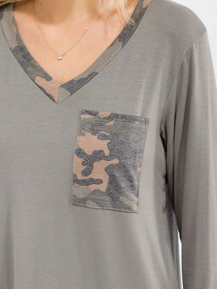 WOMEN'S LONG SLEEVE V-NECK FRONT POCKET CAMO PRINT LOOSE FIT TOP