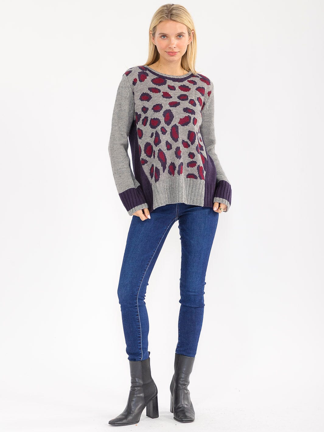 WOMEN'S LONG SLEEVE ANIMAL PRINT PULLOVER KNIT SWEATER