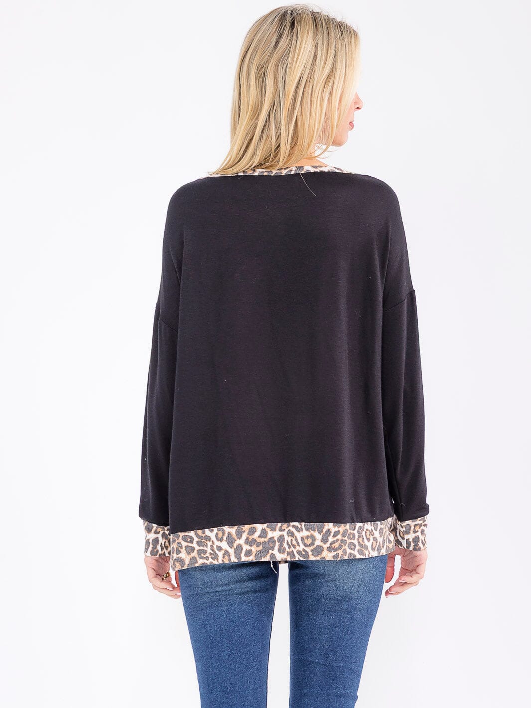 WOMEN'S LONG SLEEVE ANIMAL PRINT GRAPHIC TOP