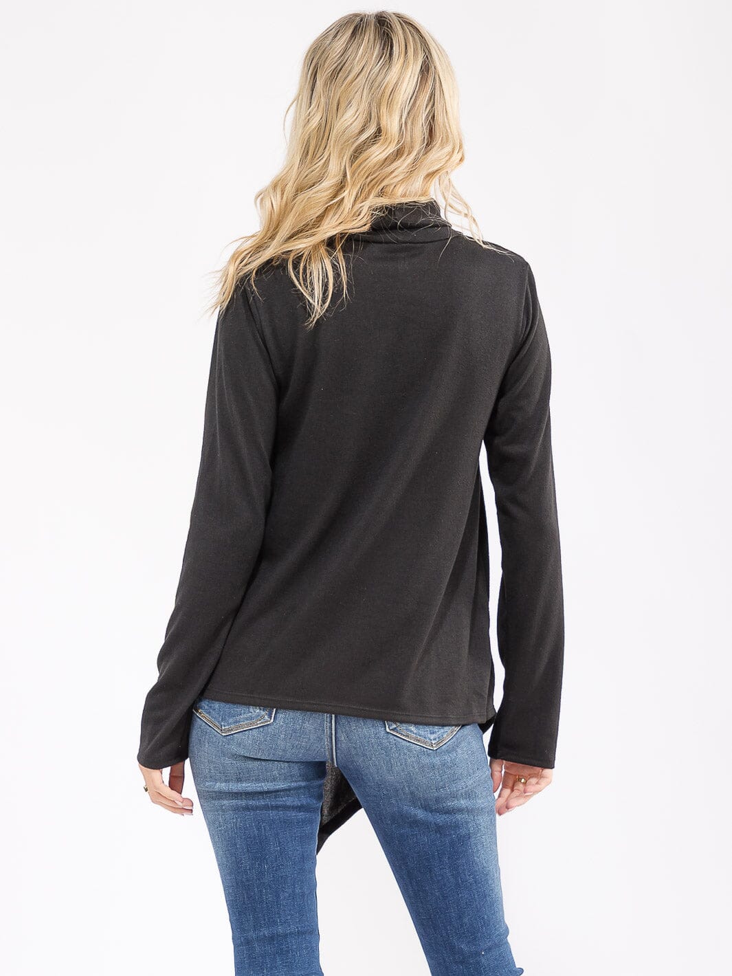 WOMEN'S LONG SLEEVE TURTLE NECK HIGH-LOW TOP