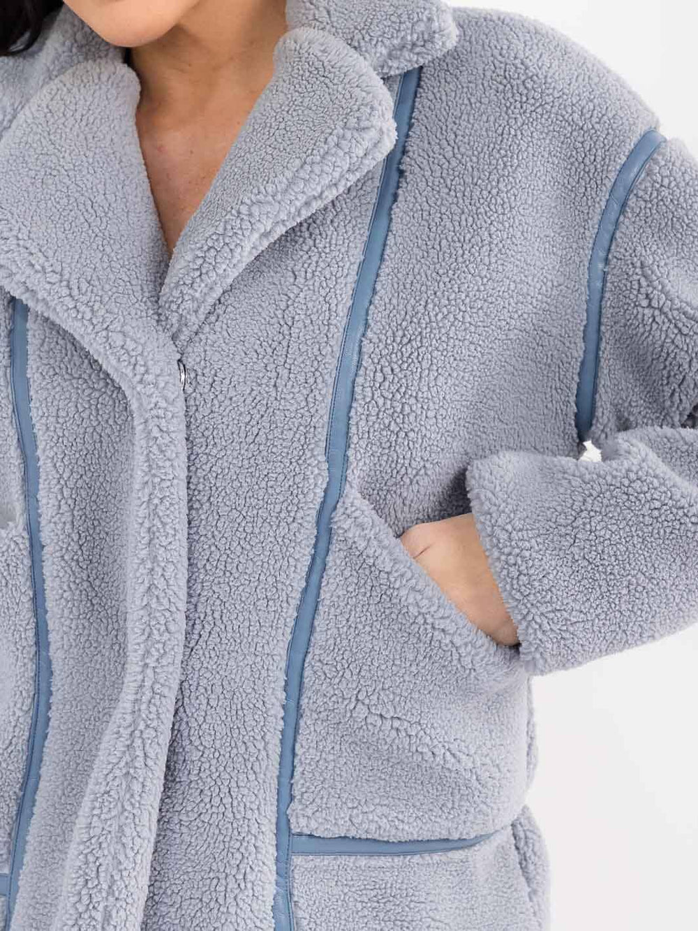 WOMEN'S LONG SLEEVE BUTTON CLOSURE FRONT POCKETS SHERPA JACKET