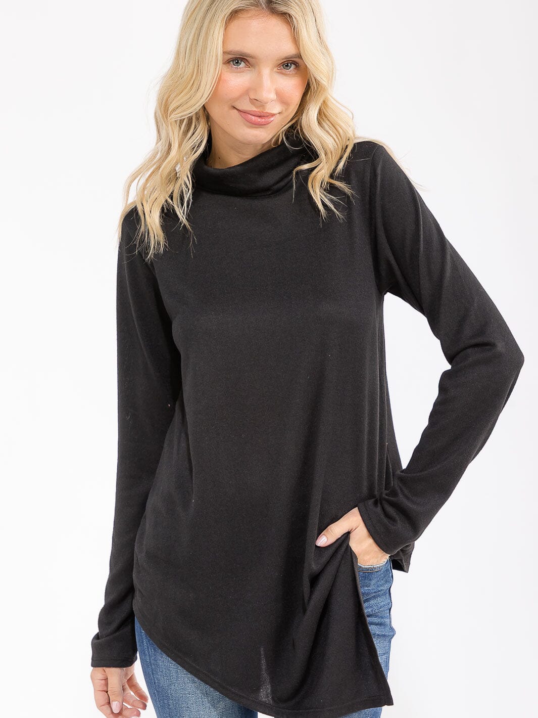 WOMEN'S LONG SLEEVE TURTLE NECK HIGH-LOW TOP
