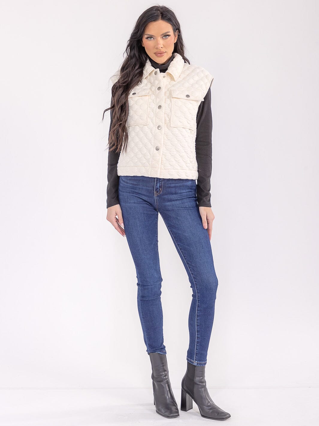 WOMEN'S SLEEVELESS BUTTON CLOSURE FRONT POCKETS DETAILED VEST