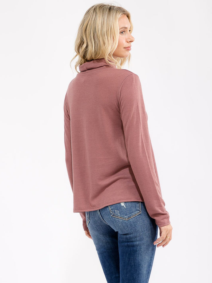 WOMEN'S LONG SLEEVE TURTLE NECK HIGH-LOW TOP