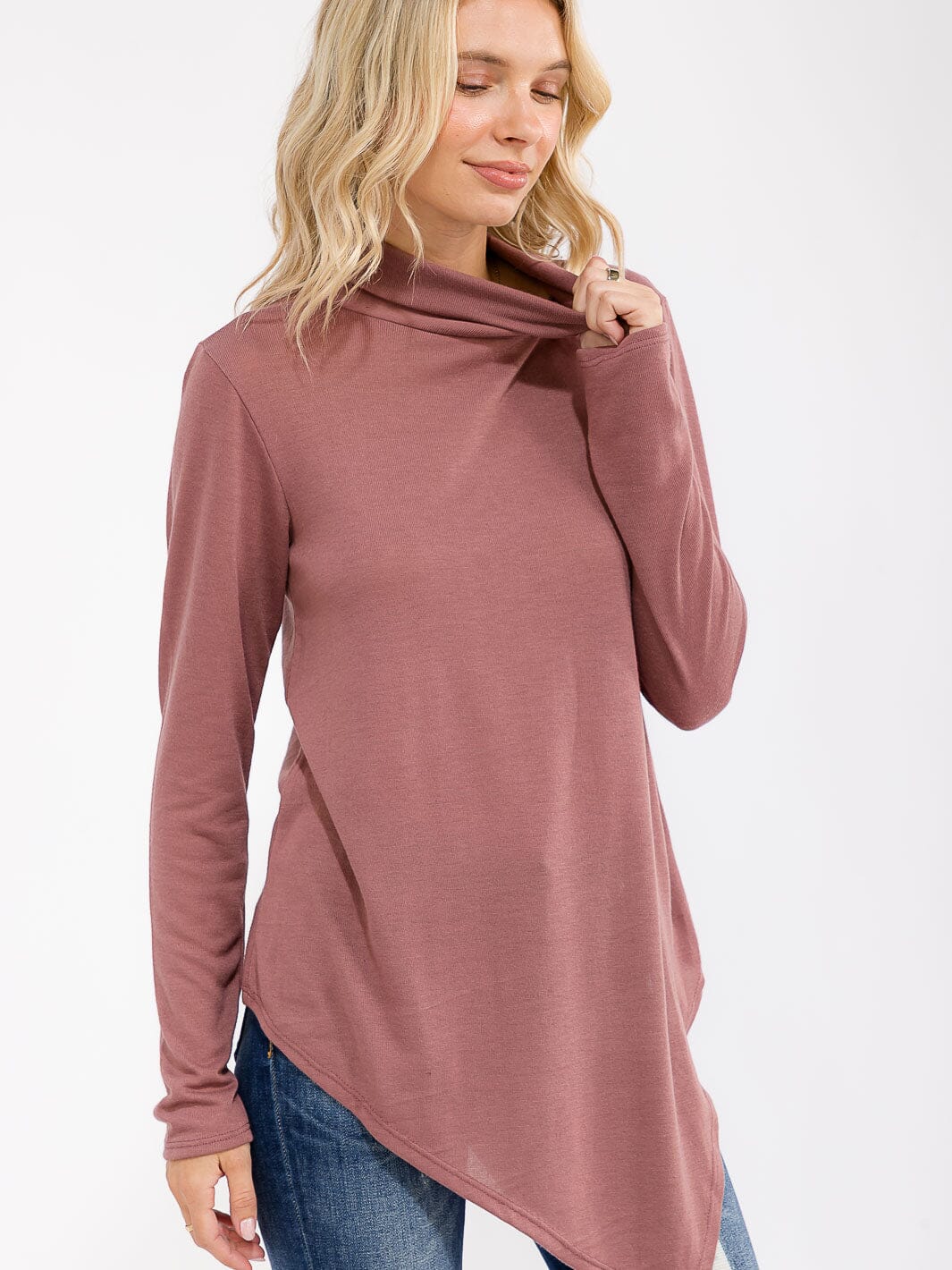 WOMEN'S LONG SLEEVE TURTLE NECK HIGH-LOW TOP