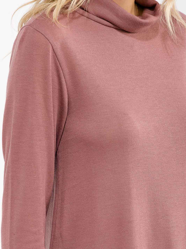 WOMEN'S LONG SLEEVE TURTLE NECK HIGH-LOW TOP
