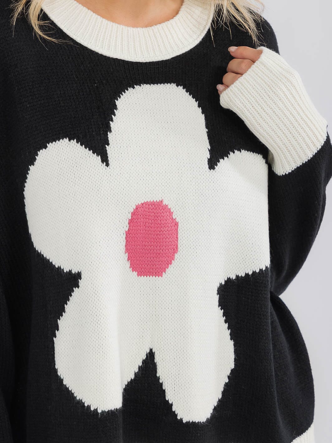 WOMEN'S LONG SLEEVE COLORBLOCK FLOWER PULLOVER KNIT SWEATER