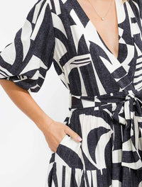WOMEN'S SHORT PUFF SLEEVE ELASTIC WAIST SURPLICE SELF TIE TIERED PRINT MAXI DRESS