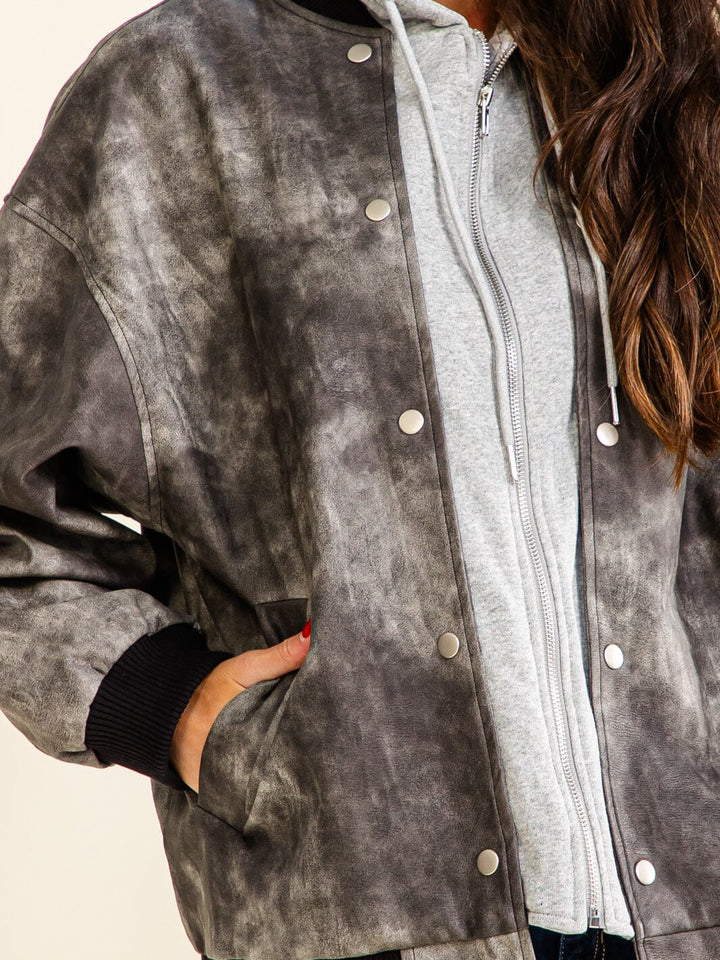 WOMEN'S LONG SLEEVE BUTTON CLOSURE FRONT POCKETS PU PLEATHER CONTRAST HOODED JACKET