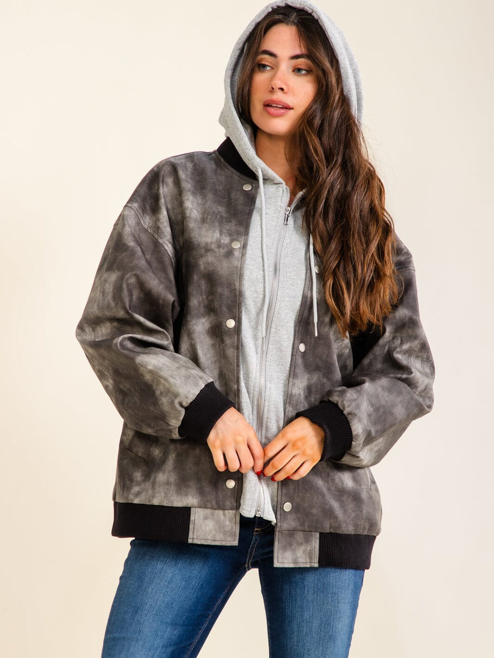 WOMEN'S LONG SLEEVE BUTTON CLOSURE FRONT POCKETS PU PLEATHER CONTRAST HOODED JACKET