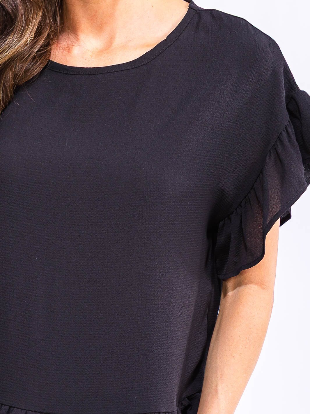 WOMEN'S SHORT RUFFLE SLEEVE TIERED BLOUSE