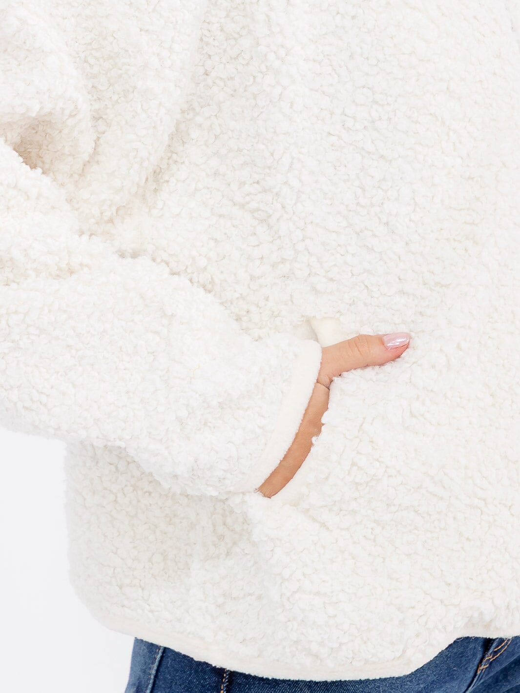 WOMEN'S LONG SLEEVE ZIPPER CLOSURE FRONT POCKETS HOODED SHERPA JACKET