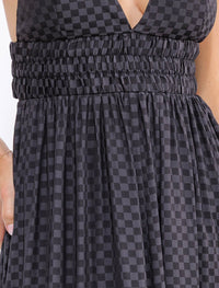 WOMEN'S SLEEVELESS V-NECK OPEN BACK CHEKERS PRINT MAXI DRESS
