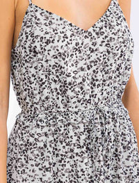 WOMEN'S SLEEVELESS V-NECK ELASTIC WAIST TIERED ANIMAL PRINT MAXI DRESS