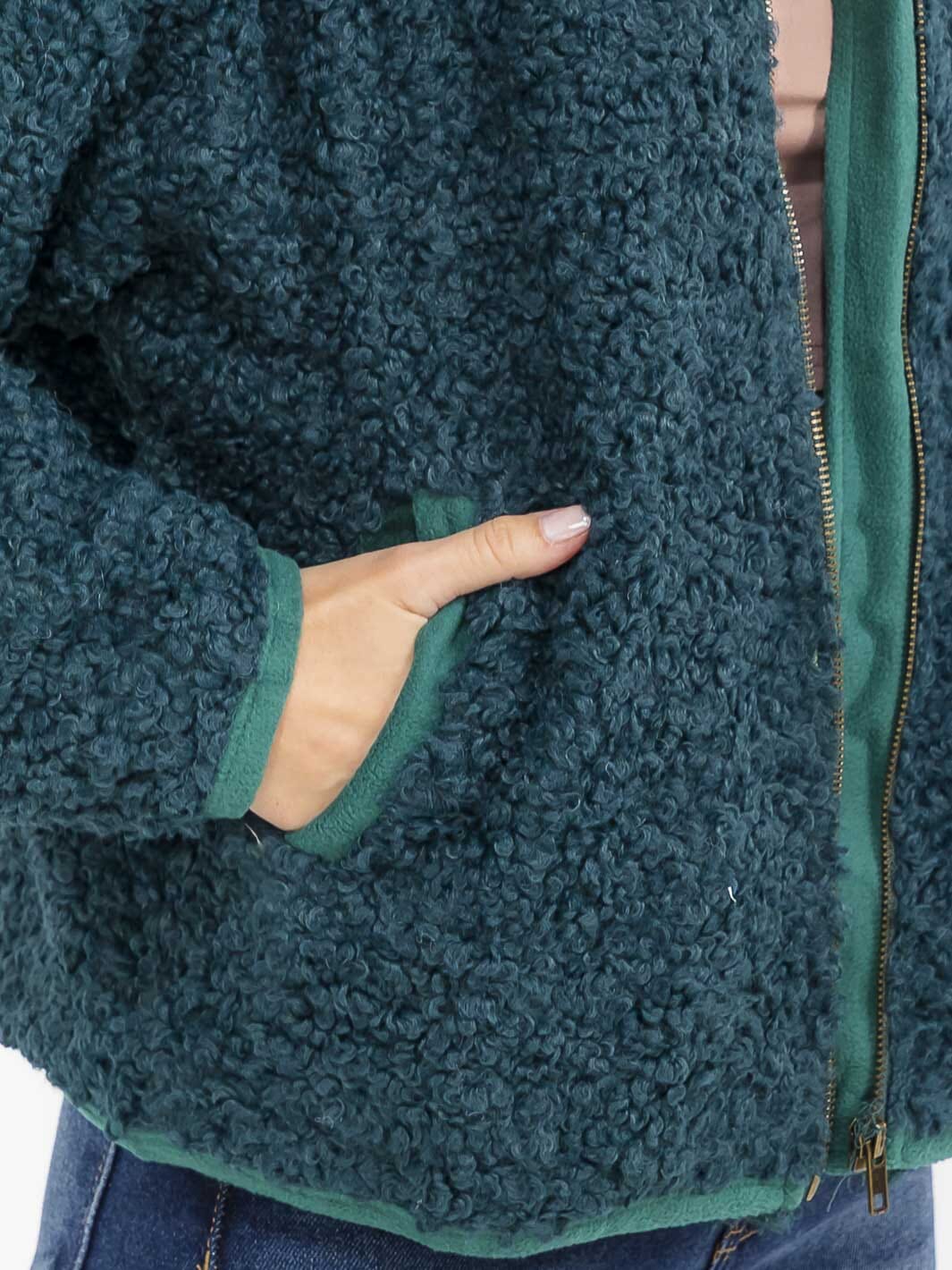 WOMEN'S LONG SLEEVE ZIPPER CLOSURE FRONT POCKETS HOODED SHERPA JACKET