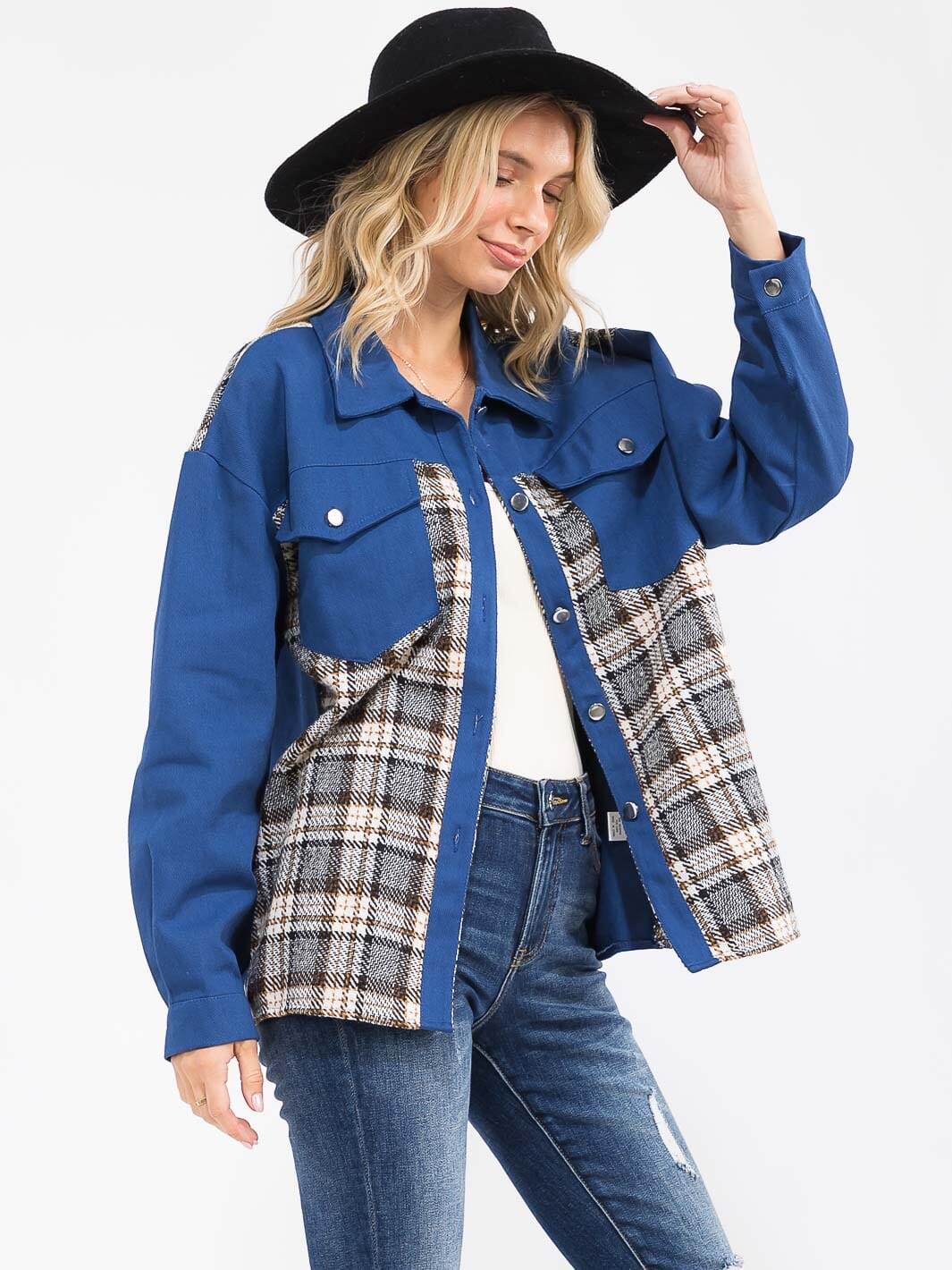 WOMEN'S LONG SLEEVE FRONT POCKETS BUTTON CLOSURE PLAID DENIM JACKET