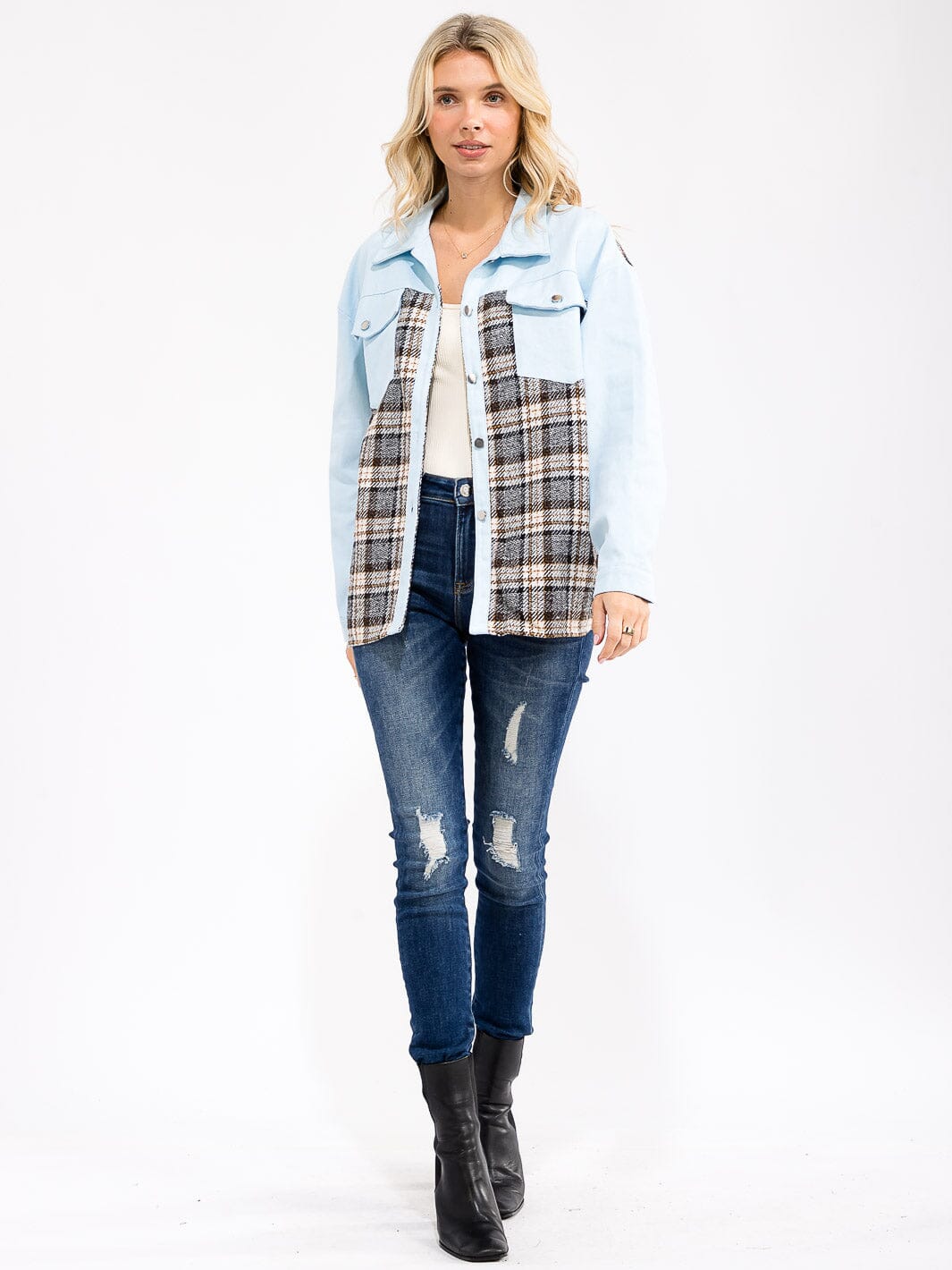 WOMEN'S LONG SLEEVE FRONT POCKETS BUTTON CLOSURE PLAID DENIM JACKET
