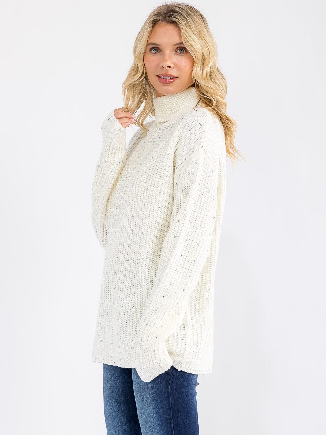 WOMEN'S LONG SLEEVE TURTLE NECK STUDS DETAILED PULLOVER SWEATER