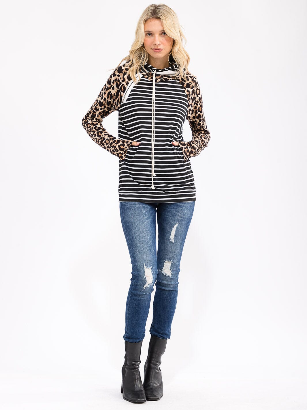 WOMEN'S LONG SLEEVE FRONT POCKETS CONTRAST PRINT HOODED PULLOVER SWEATER