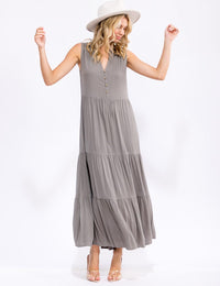 WOMEN'S SLEEVELESS V-NECK BUTTON UP TIERED MAXI DRESS