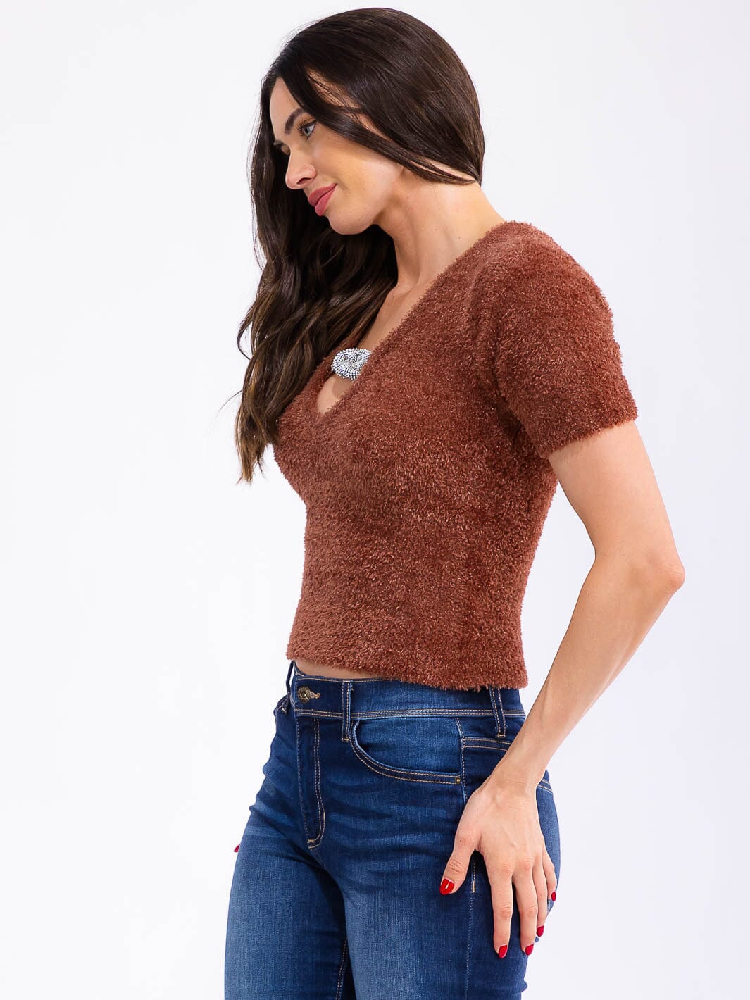 WOMEN'S SHORT SLEEVE V-NECK FUZZY DETAILED TOP
