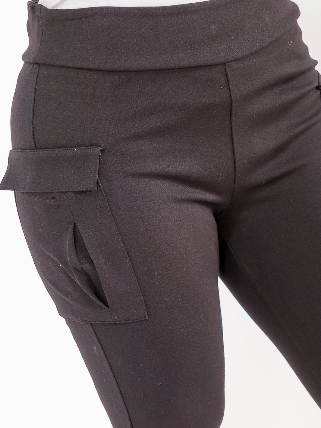 PLUS SIZE ELASTIC WAIST CARGO POCKETS SKINNY LEG PANTS