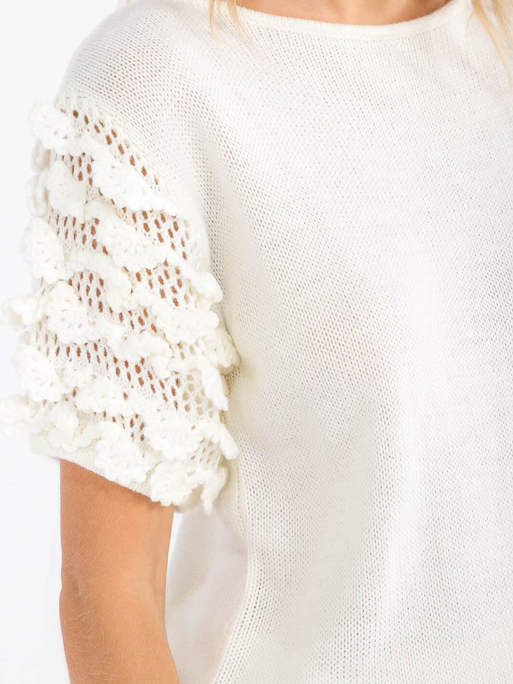 WOMEN'S SHORT RUFFLE SLEEVE KNIT BLOUSE