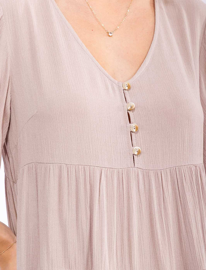 WOMEN'S SHORT SLEEVE V-NECK BUTTON UP TIERED MAXI DRESS