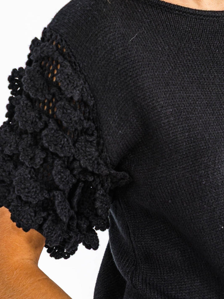 WOMEN'S SHORT RUFFLE SLEEVE KNIT BLOUSE