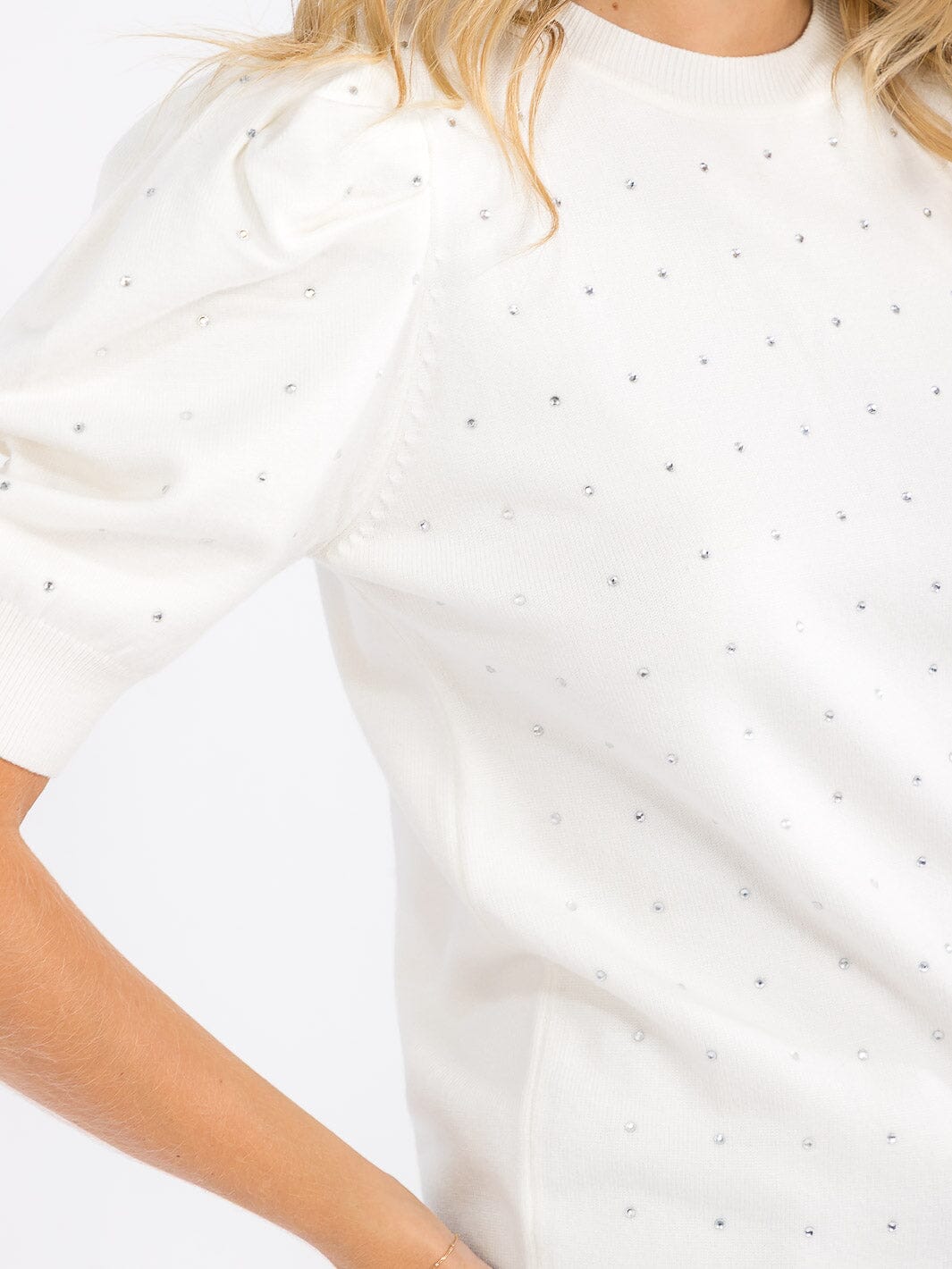 WOMEN'S SHORT PUFF SLEEVE STUDS DETAILED BLOUSE