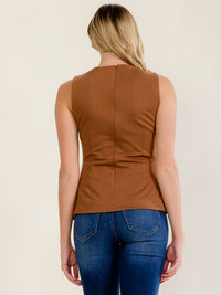 WOMEN'S SLEEVELESS BUTTONS DETAILED TOP