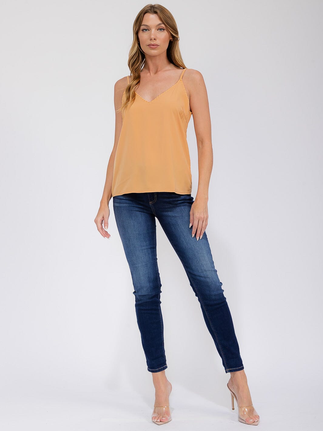 WOMEN'S SLEEVELESS V-NECK TRIM DETAILED TANK TOP