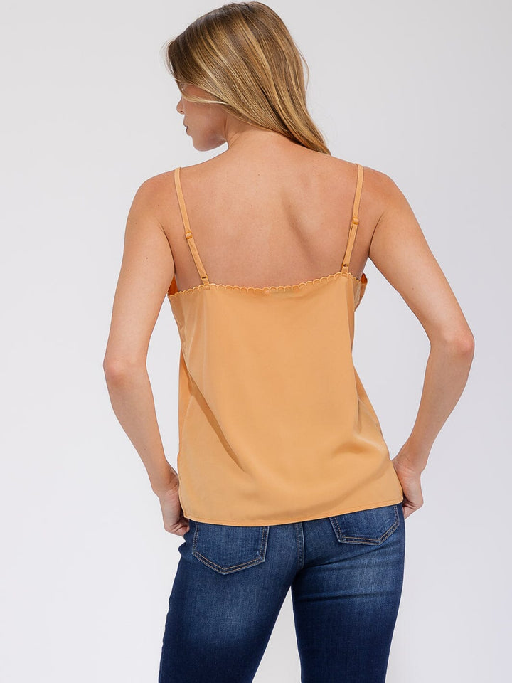 WOMEN'S SLEEVELESS V-NECK TRIM DETAILED TANK TOP