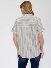WOMEN'S SHORT SLEEVE V-NECK BACK DETAILED STRIPES BLOUSE