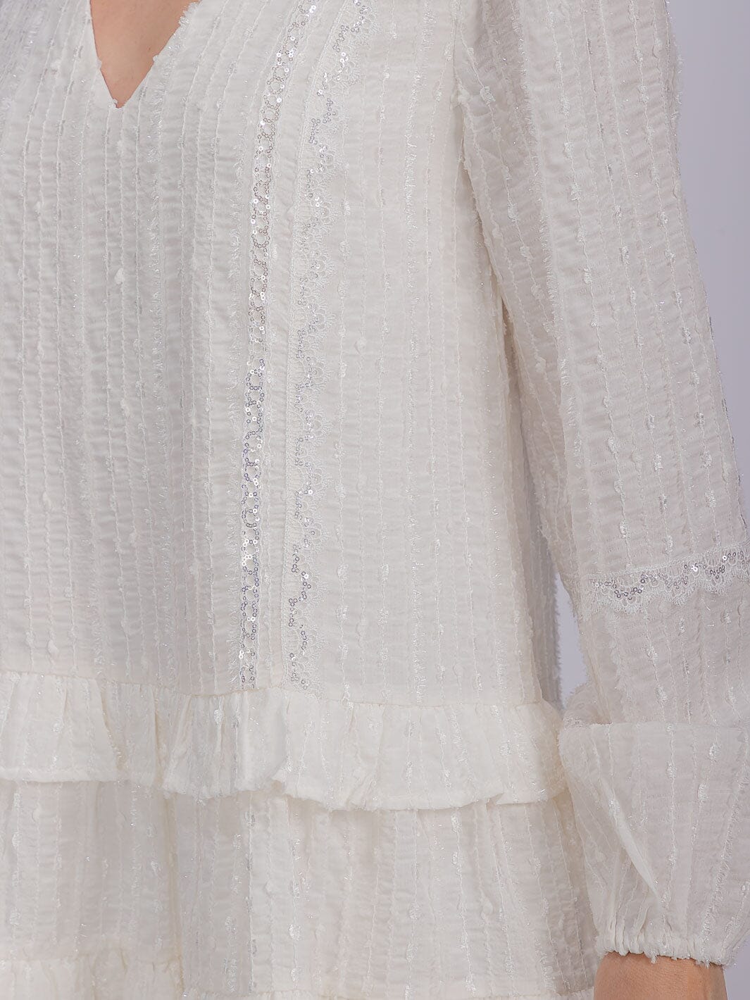 WOMEN'S LONG SLEEVE V-NECK RUFFLE TIERED SHIMMER MINI DRESS