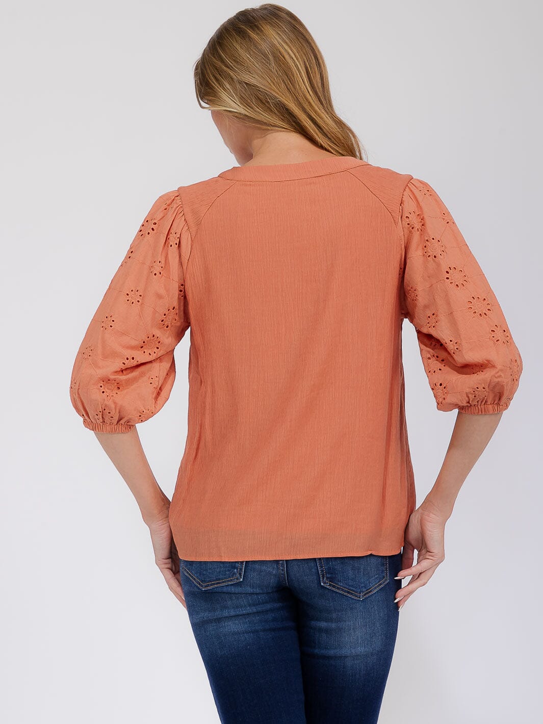 WOMEN'S SHORT EYELET SLEEVE V-NECK BLOUSE