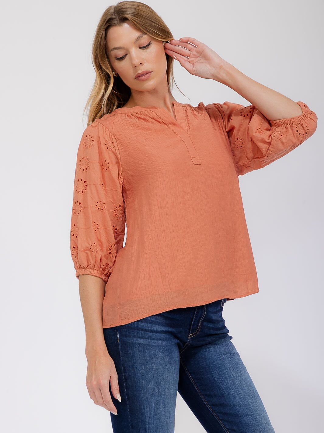 WOMEN'S SHORT EYELET SLEEVE V-NECK BLOUSE