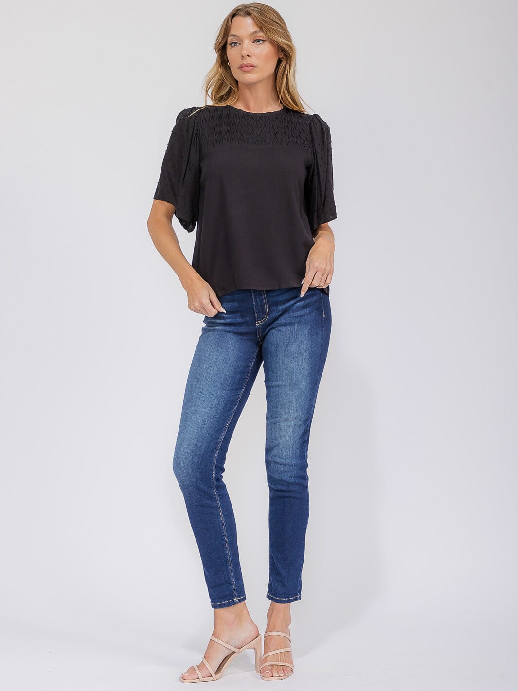 WOMEN'S SHORT SLEEVE SWISS DETAILED BLOUSE