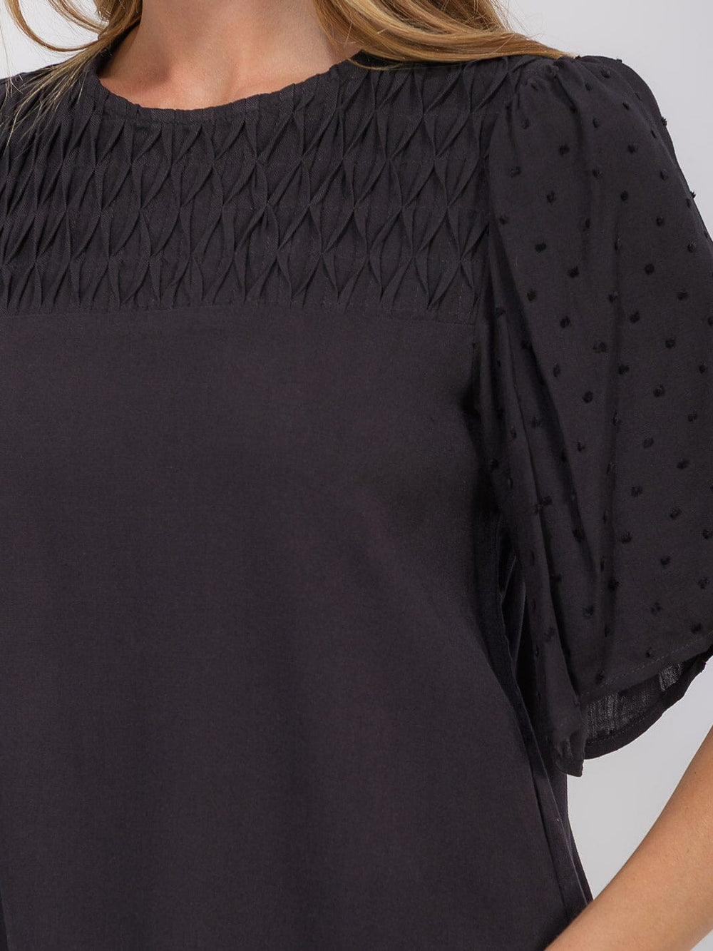 WOMEN'S SHORT SLEEVE SWISS DETAILED BLOUSE