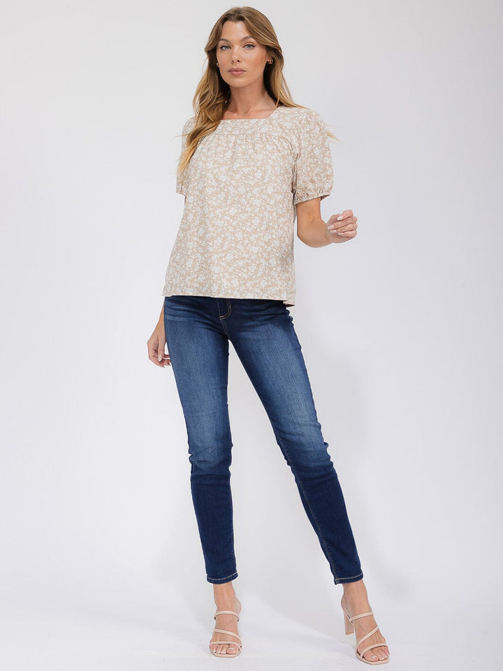 WOMEN'S SHORT SLEEVE FLOWER DETAILED BLOUSE