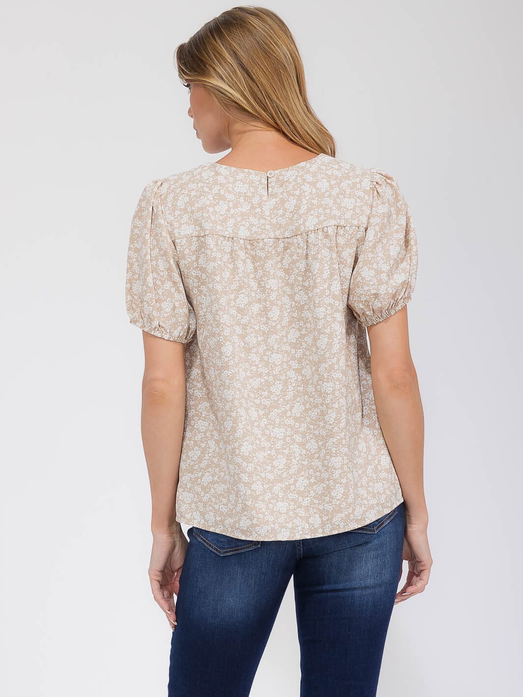 WOMEN'S SHORT SLEEVE FLOWER DETAILED BLOUSE