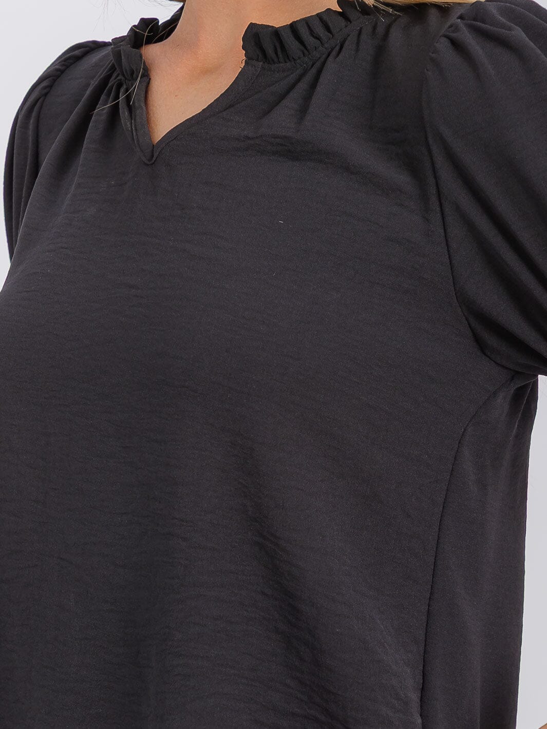WOMEN'S SHORT PUFF SLEEVE V-NECK BLOUSE