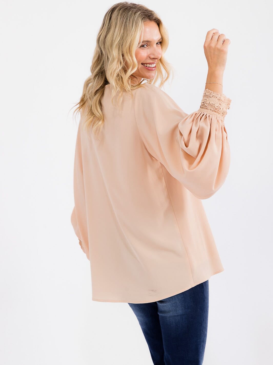 WOMEN'S LONG SLEEVE V-NECK CROCHET DETAILED LOOSE FIT BLOUSE