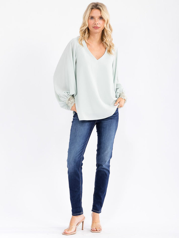 WOMEN'S LONG SLEEVE V-NECK CROCHET DETAILED LOOSE FIT BLOUSE