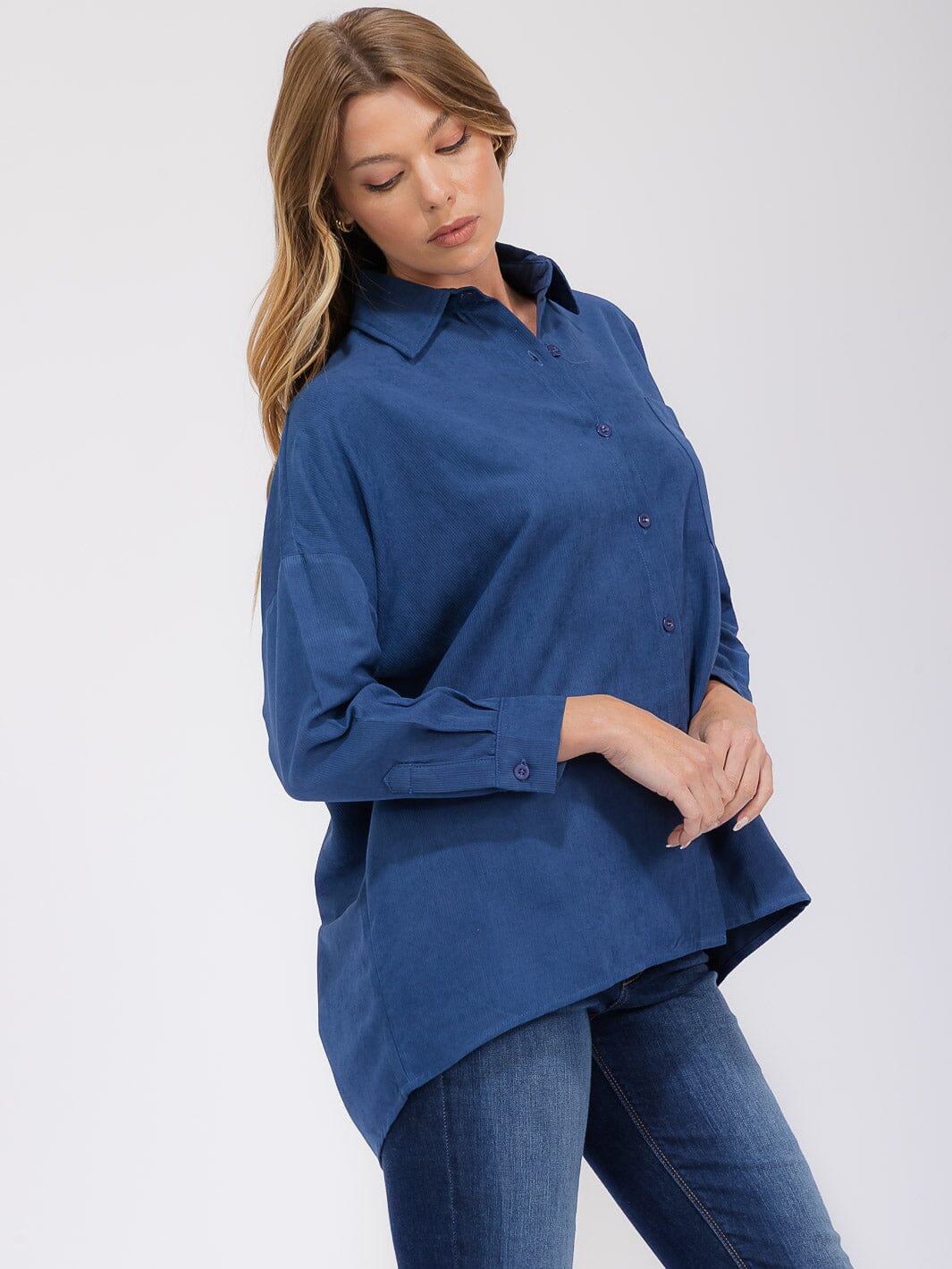 WOMEN'S LONG SLEEVE FRONT POCKET BUTTON UP HIGH-LOW CORDUROY OVERSIZED TOP