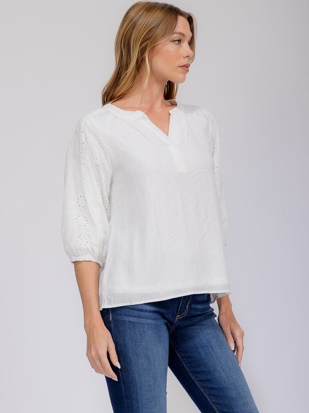 WOMEN'S SHORT EYELET SLEEVE V-NECK BLOUSE