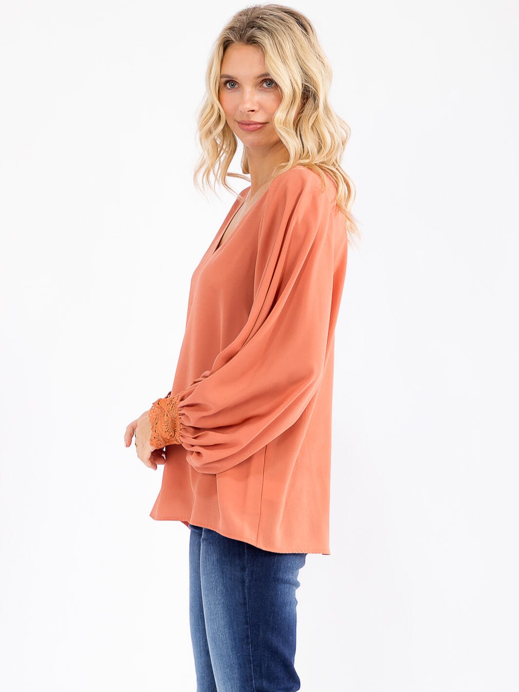 WOMEN'S LONG SLEEVE V-NECK CROCHET DETAILED LOOSE FIT BLOUSE
